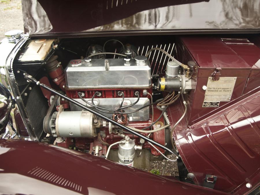 Моторный отсек MG TC Midget 1945 года  (фото 3 из 31)